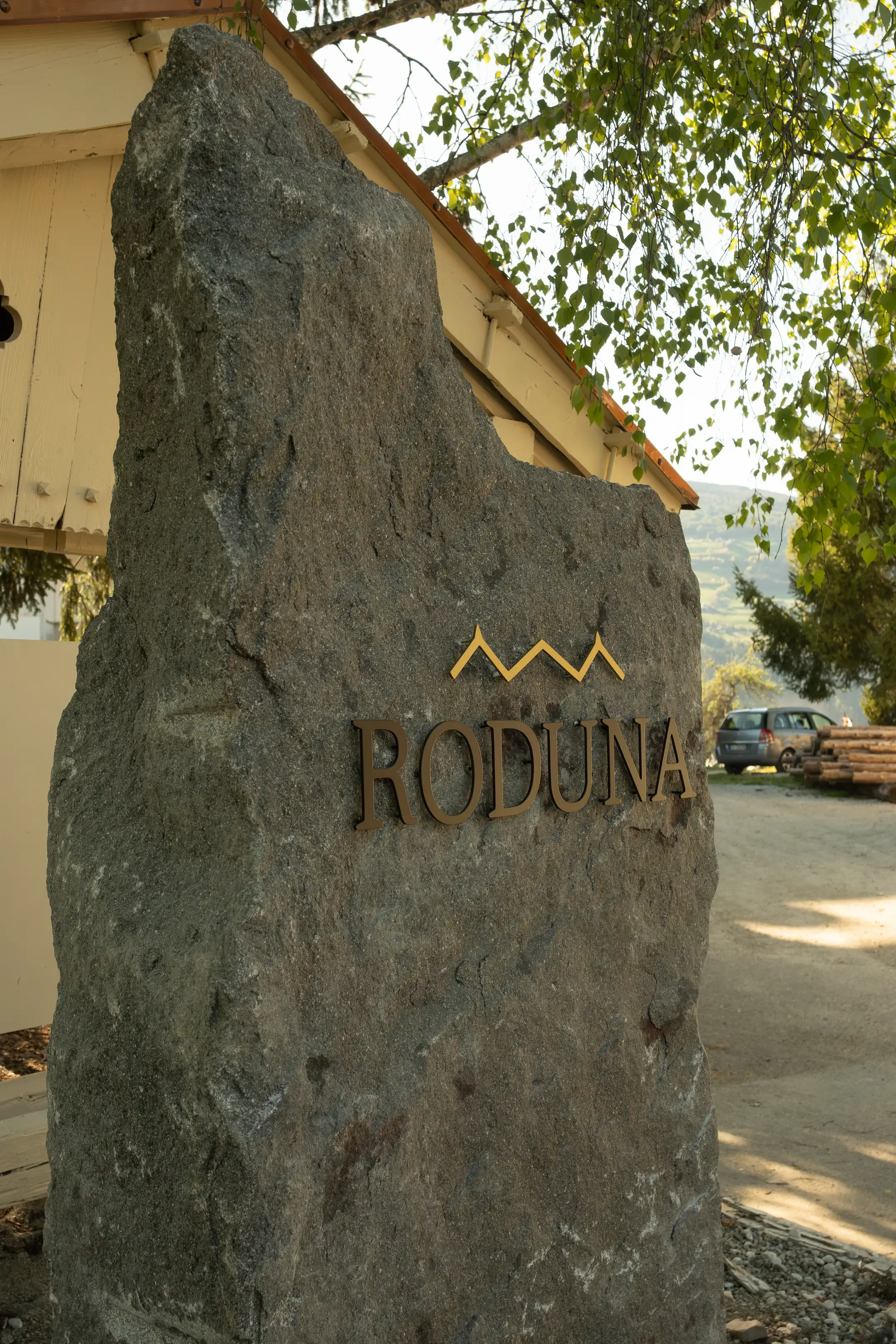 Stein Roduna – Hotel Roduna Rodeneck